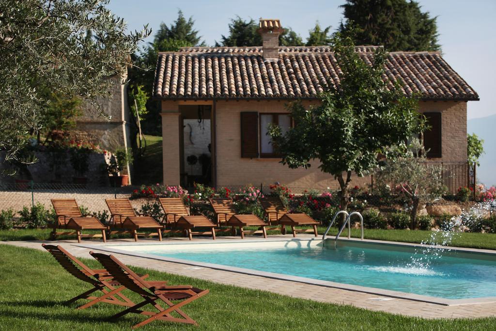 Agriturismo Il Girasole مونتيفالكو الغرفة الصورة