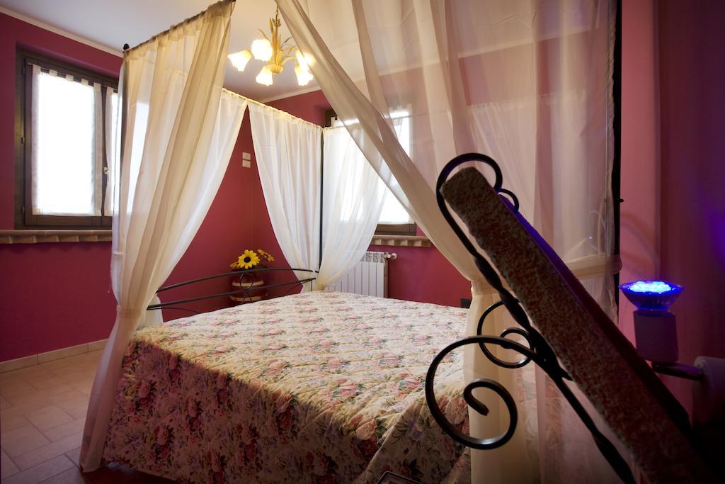 Agriturismo Il Girasole مونتيفالكو الغرفة الصورة
